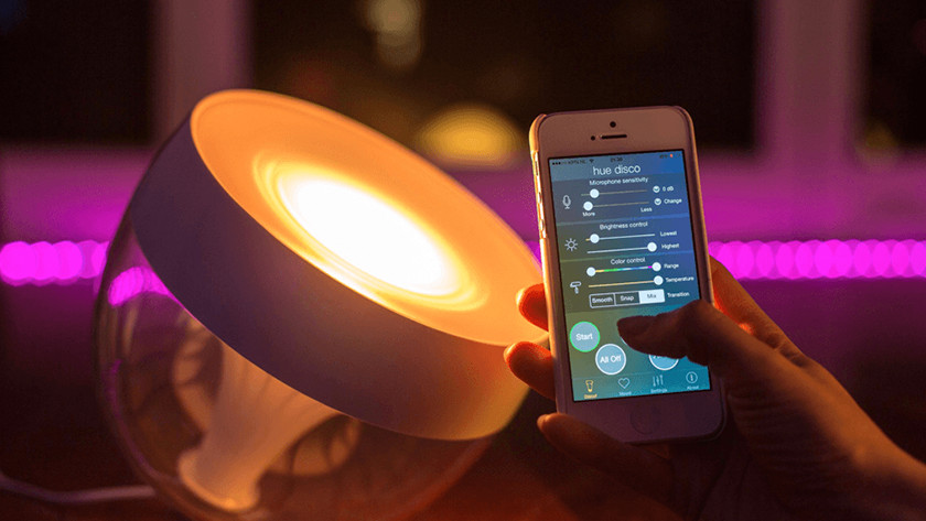 Steuerung der intelligenten Lampe durch mobile Anwendungen
