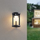 Trio 241069132 LED-Solar-Außenwandleuchte Carmo 1x2W | 130lm | 3000K | IP54 - Bewegungssensor und Orientierungslicht, Batteriebetrieb, Schalter an der Struktur, mattschwarz
